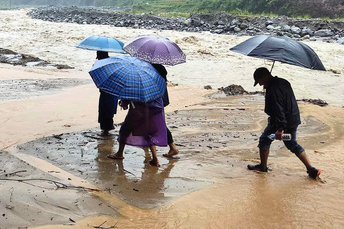 परीक्षा दिन जाँदै परीक्षार्थी